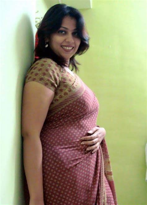 saree aunty boob|Mallu Aunty Romance with Young Boy